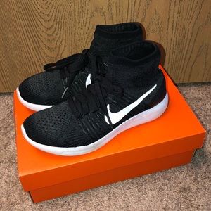 Nike Women’s Flyknit LunarEpic